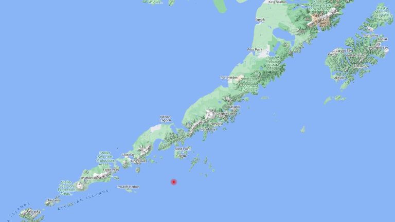 Сильное землетрясение у полуострова Аляска