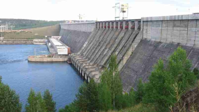 На Усть-Илимской ГЭС укрепят левобережную дамбу