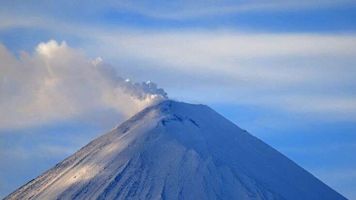 На Камчатке зафиксировали свечение над Ключевским вулканом