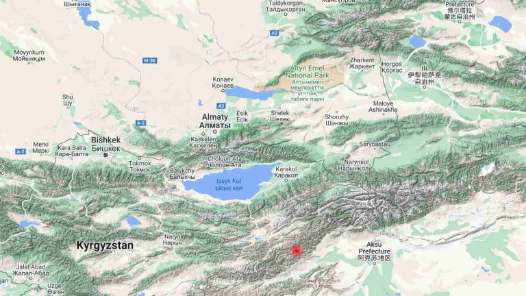 Сильное землетрясение на границе Китая и Кыргызcтана