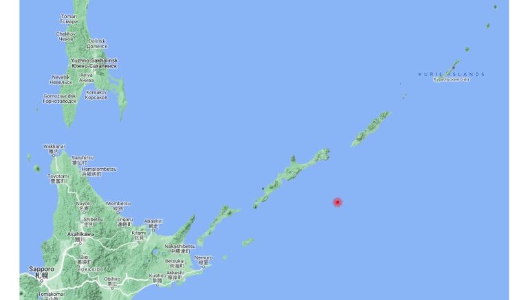 Сильное землетрясение восточнее Курильских островов
